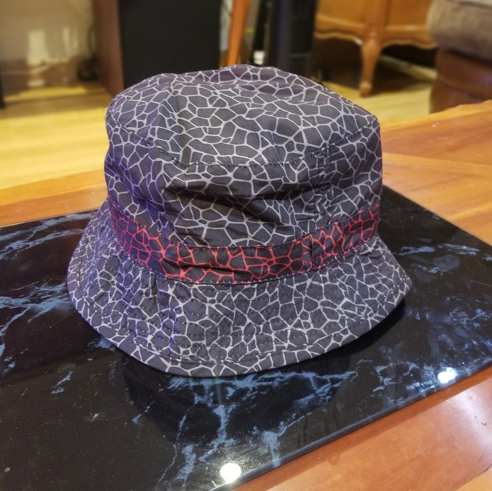 🆕️ LAST ONE! Elephant print reversible bucket hat